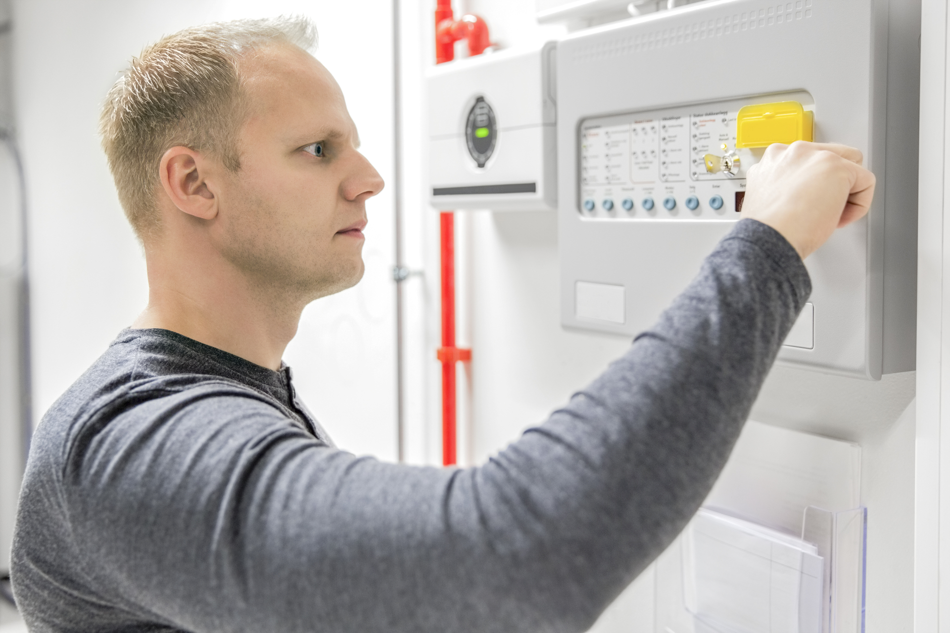Onderhoud aan brandmeldpaneel